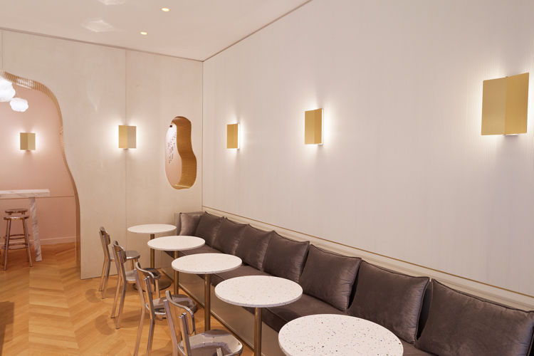 Canapele din catifea restaurant Noglu Paris